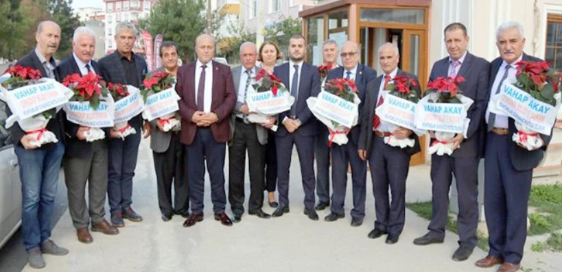 MUHTARLARIMIZA ÇİÇEKLİ KUTLAMA
